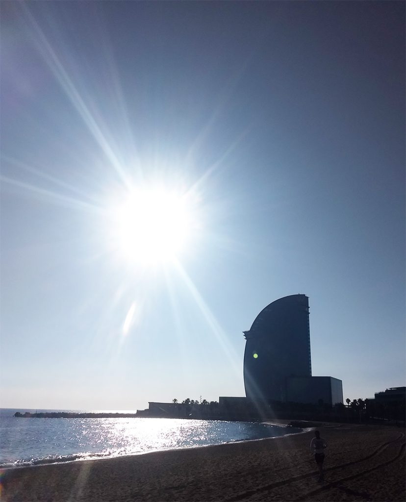 Op een arty (en snelle) roadtrip door Barcelona met de Kia Proceed