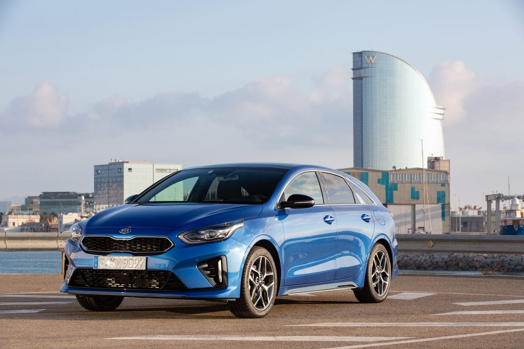 Op een arty (en snelle) roadtrip door Barcelona met de Kia Proceed