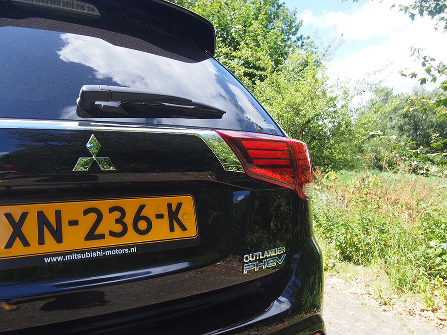 Getest: de Mitsubishi Outlander, een ruime hybride SUV met volledige voertuig beheersing