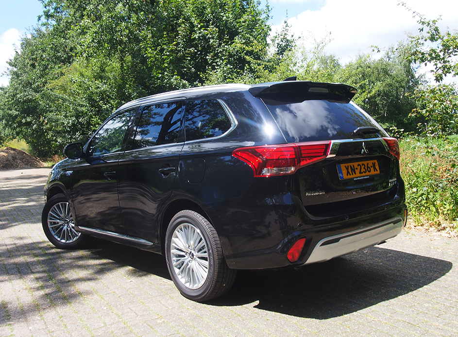 Getest: de Mitsubishi Outlander, een ruime hybride SUV met volledige voertuig beheersing