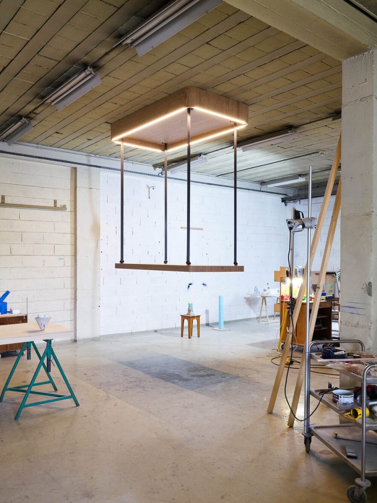 Thuiswerken en -leven aan een flying table