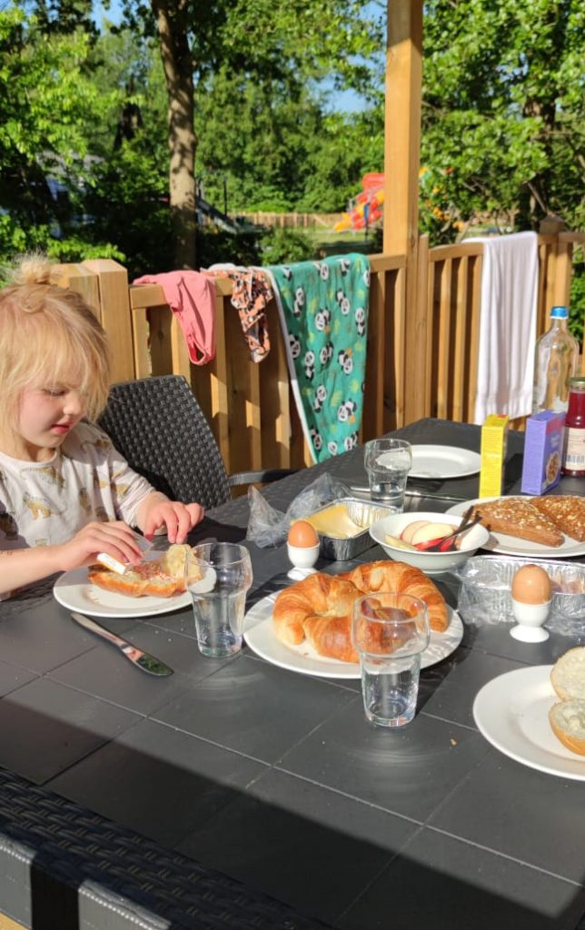 Ontbijten bij de Air Lodge