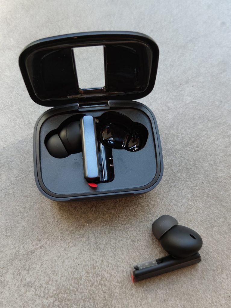 Review: Met de EarFun Air Pro SV luister je onderweg geruisloos