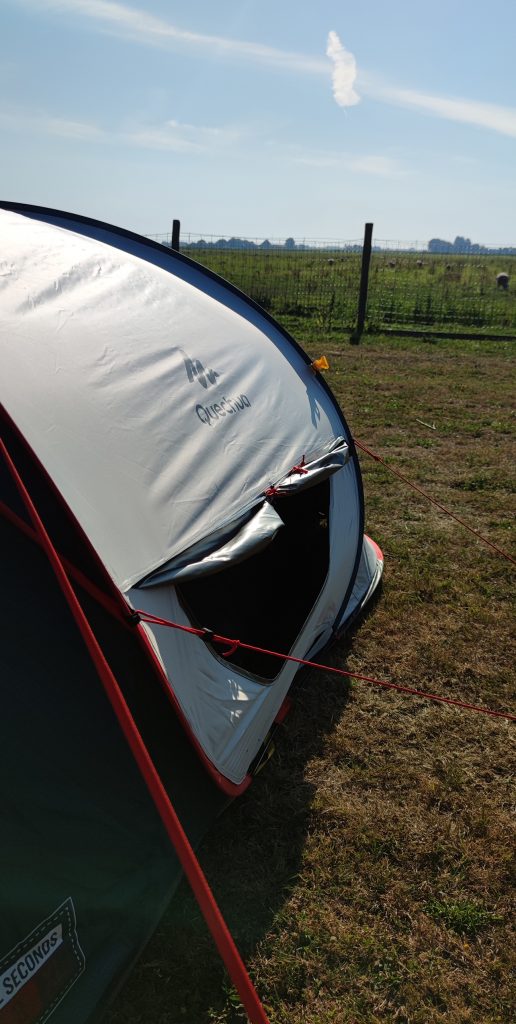 Review: met deze pop up tent van Quechua is kamperen ook voor de beginner leuk – en hartstikke comfortabel