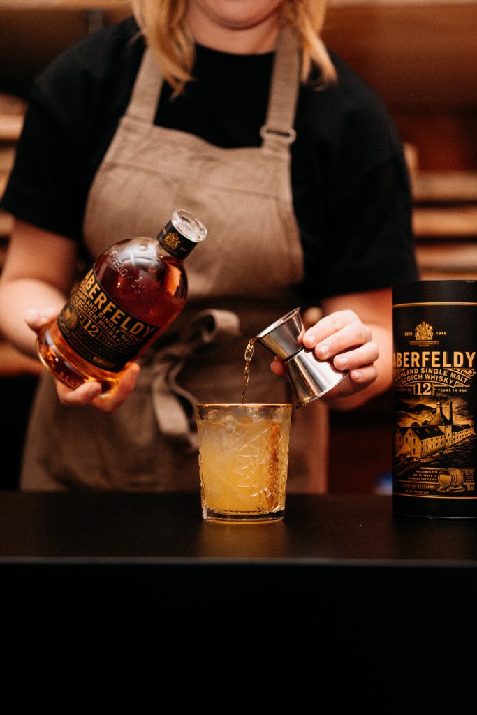 Breng de Aberfeldy 'whisky way of life' tot leven tijdens de feestdagen met de muziek van Benjamin Herman en recepten van Joris Bijdendijk