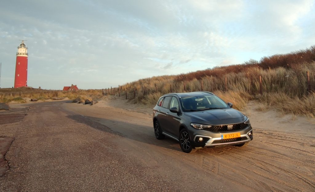 De Fiat Tipo Station Wagon is er ook als Hybride Cross-versie– en dat móéten we uitproberen