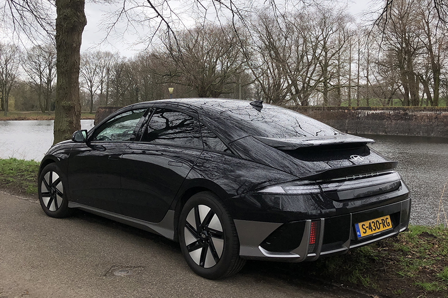 Review Hyundai IONIQ 6: een stijlvolle EV-sedan die écht alle weerstand wegneemt