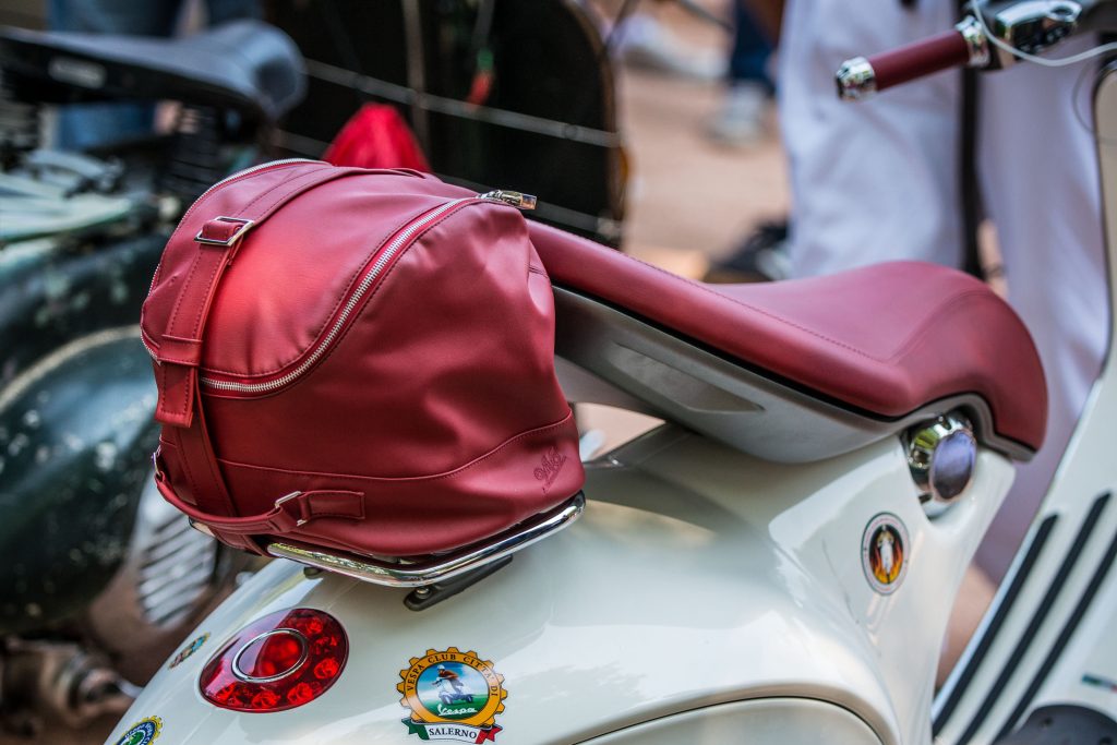 Duizenden Vespa’s komen bij elkaar tijdens de Vespa World Days (én Piaggio bestaat 140 jaar!)