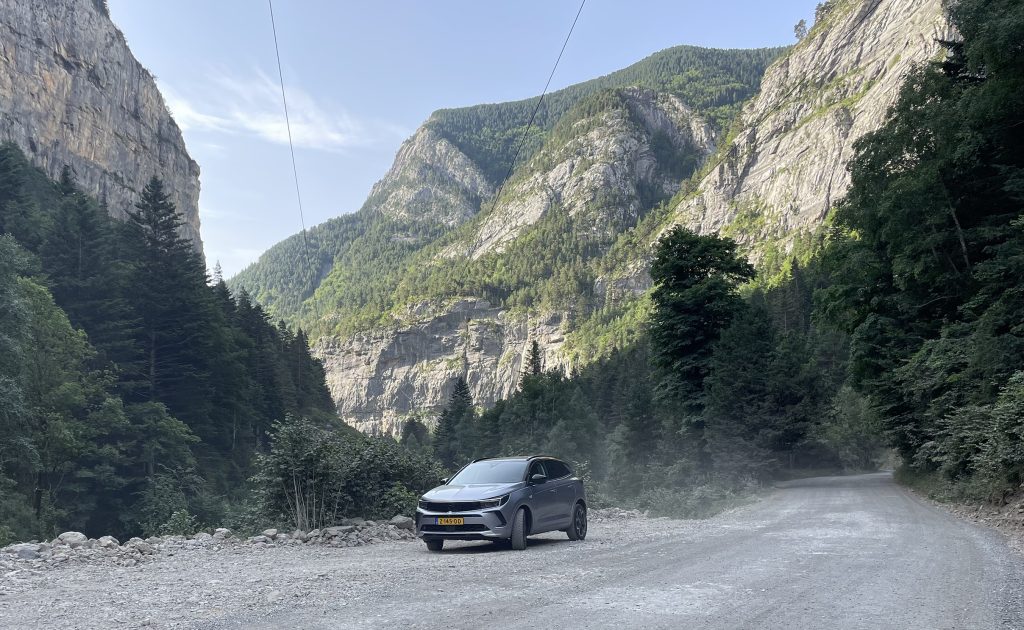 Roadtrip Zuid-Europa 2024: Hoe een Opel Grandland Hybrid bijdraagt aan een goed vakantiegevoel 