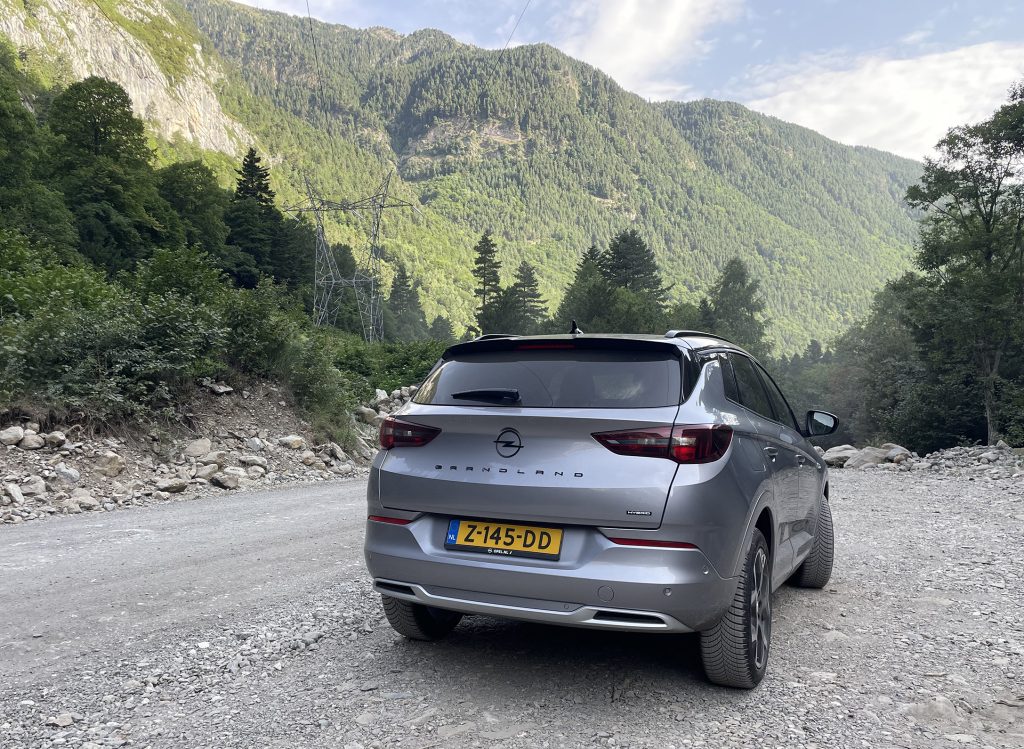 Roadtrip Zuid-Europa 2024: Hoe een Opel Grandland Hybrid bijdraagt aan een goed vakantiegevoel 