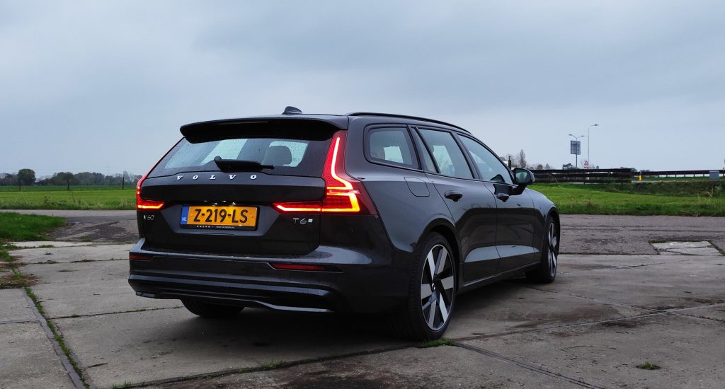 Volvo V60 T6 AWD Plug-in Hybrid: de stijlvolle kameleon van de weg