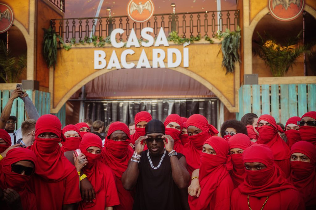 Rum, ritme en vrijheid: BACARDÍ en Frenna trappen de zomer af