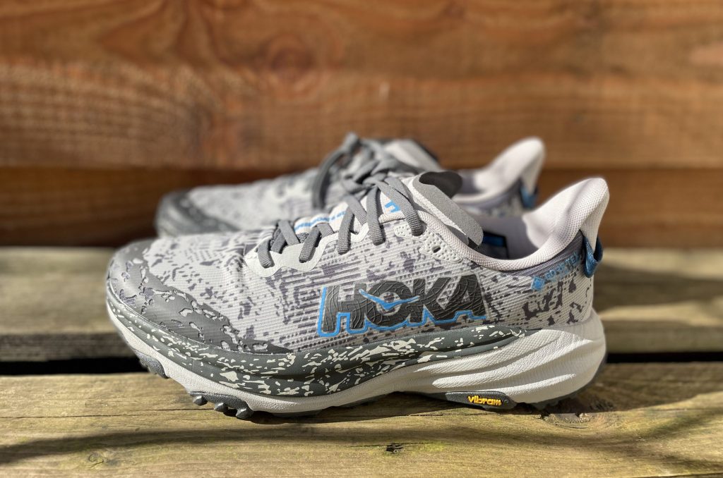 Review HOKA Speedgoat 6: de berggeit onder de trailschoenen