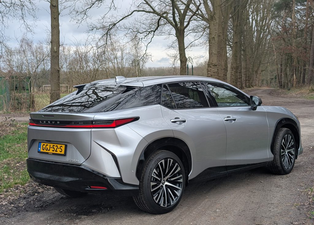 Review Lexus RZ 300e: elektrisch rijden zonder poeha