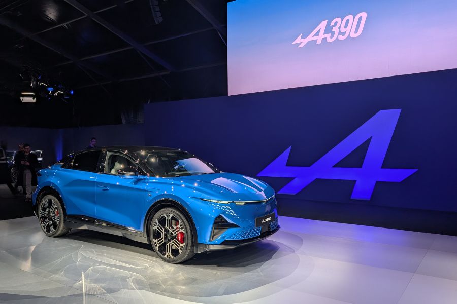 Alpine viert 70 jaar passie met de elektrische A390; een Frans icoon heruitgevonden