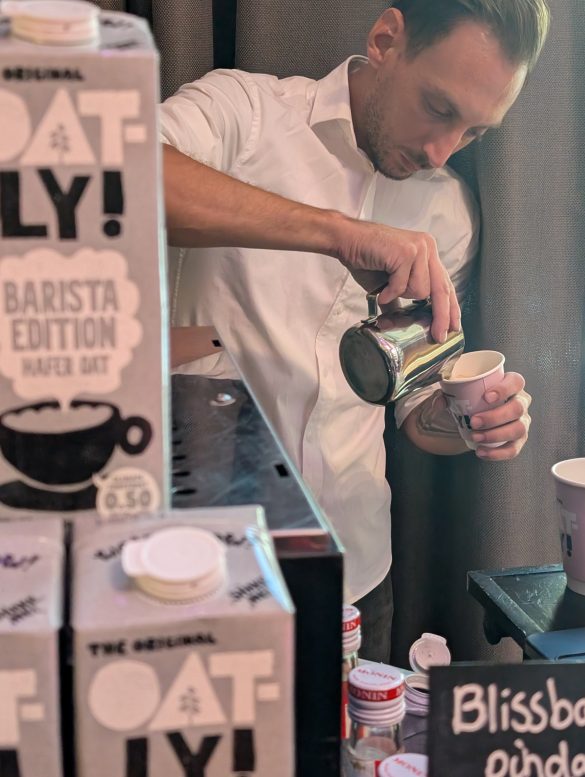 Oatly lanceert Het Kleine Gezonde Boekje en rekent af met voedingsmythes