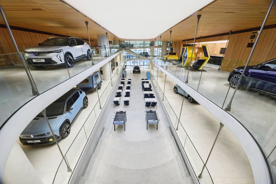 Le Défilé Renault The Carwalk, dé flagship store op de Champs-Élysées