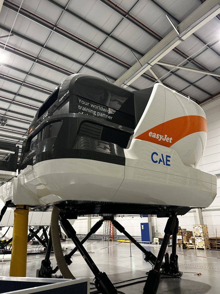Zelf een vliegtuig landen op Londen Gatwick? easy(Jet)!