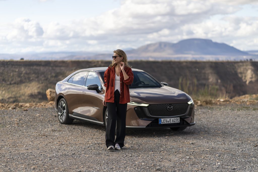 Elektrisch, elegant én vol geschiedenis: een mini-epic drive met de Mazda6e in Granada