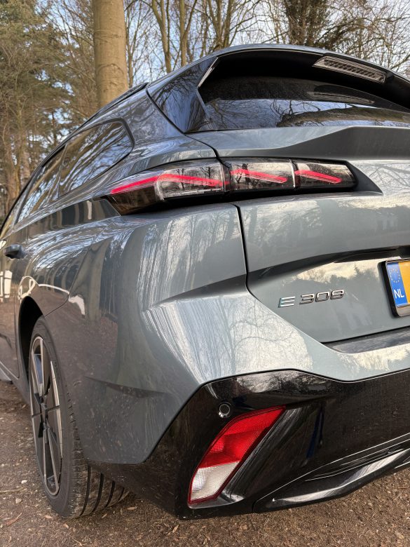 Review Peugeot E-308 SW: ruim en elektrisch zonder poeha Review Peugeot E-308 SW: ruim en elektrisch zonder poeha