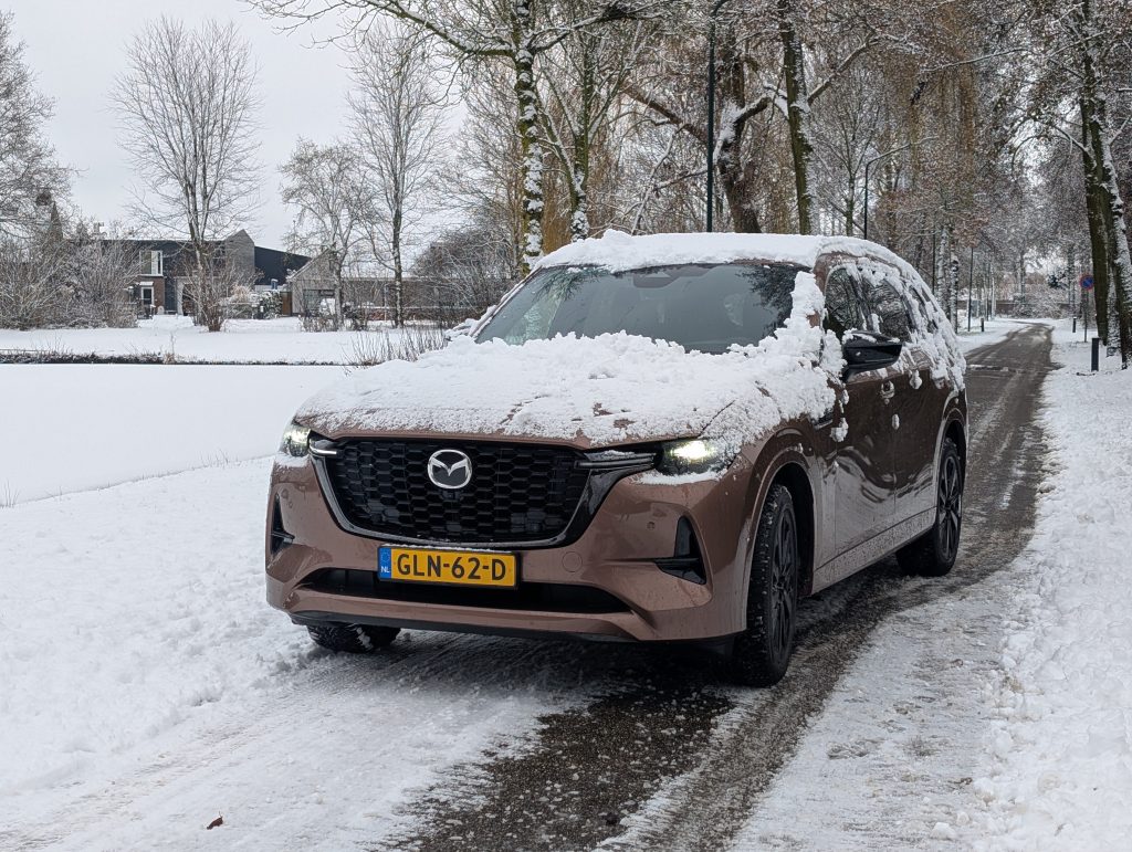 Wintertest: de Mazda CX-80 bewijst zich in de sneeuw
