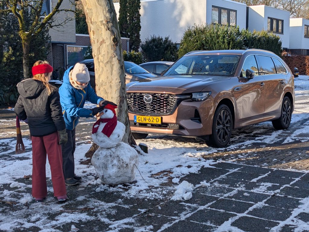 Wintertest: de Mazda CX-80 bewijst zich in de sneeuw