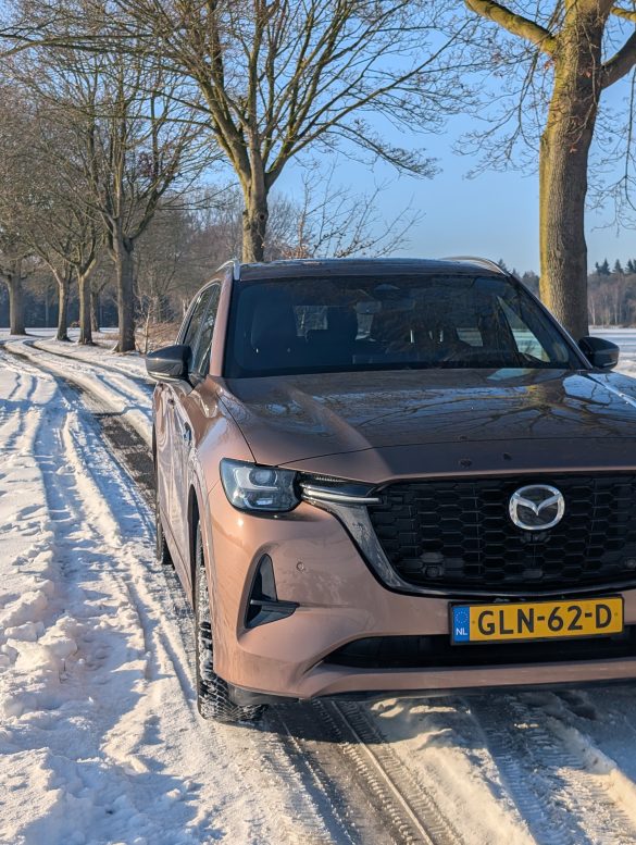 Wintertest: de Mazda CX-80 bewijst zich in de sneeuw