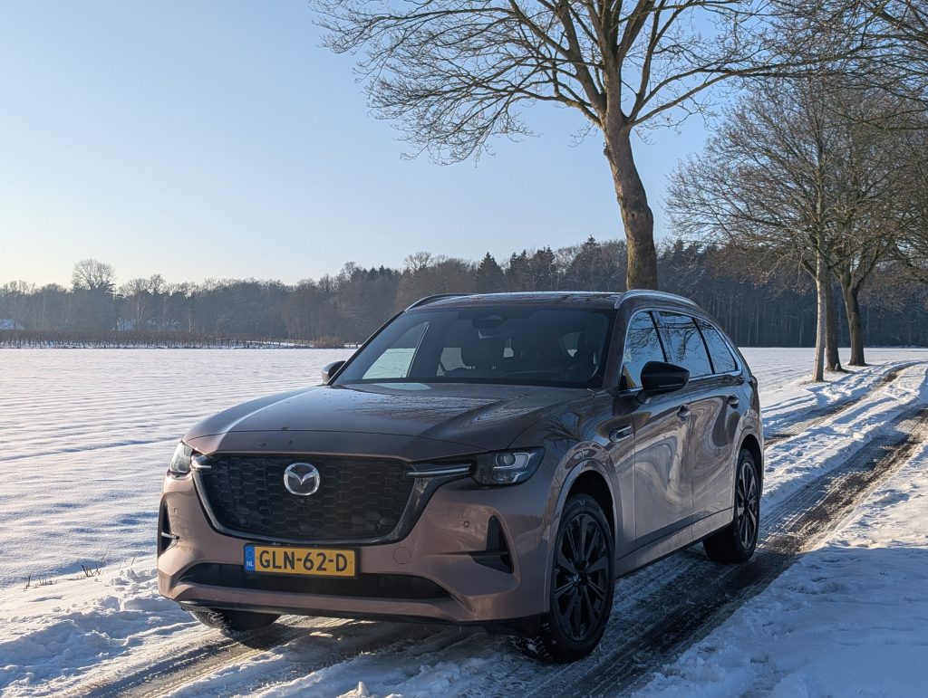 Wintertest: de Mazda CX-80 bewijst zich in de sneeuw