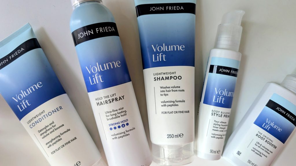 John Frieda in een nieuw jasje: strakker design, schonere formules en geuren die je dagelijks een salongevoel geven