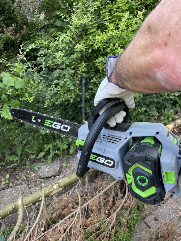 Review EGO CS1810E accukettingzaag: serieus tuingereedschap voor gewone klussers