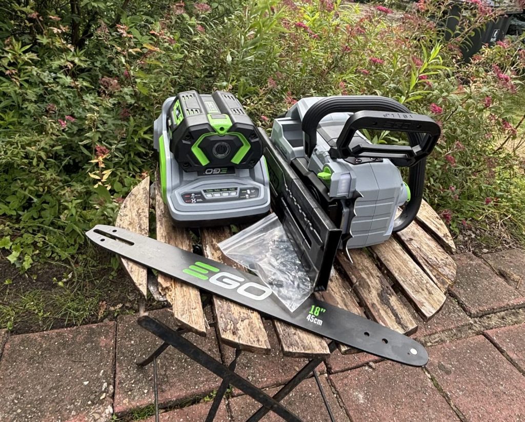 Review EGO CS1810E accukettingzaag: serieus tuingereedschap voor gewone klussers
