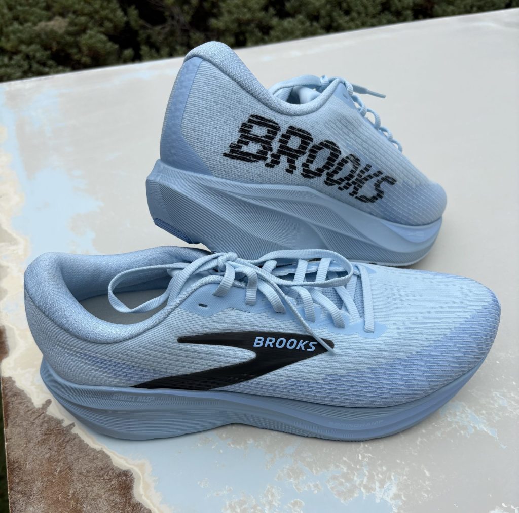 Review Brooks Ghost Amp: als de training net iets sneller mag (of moet)