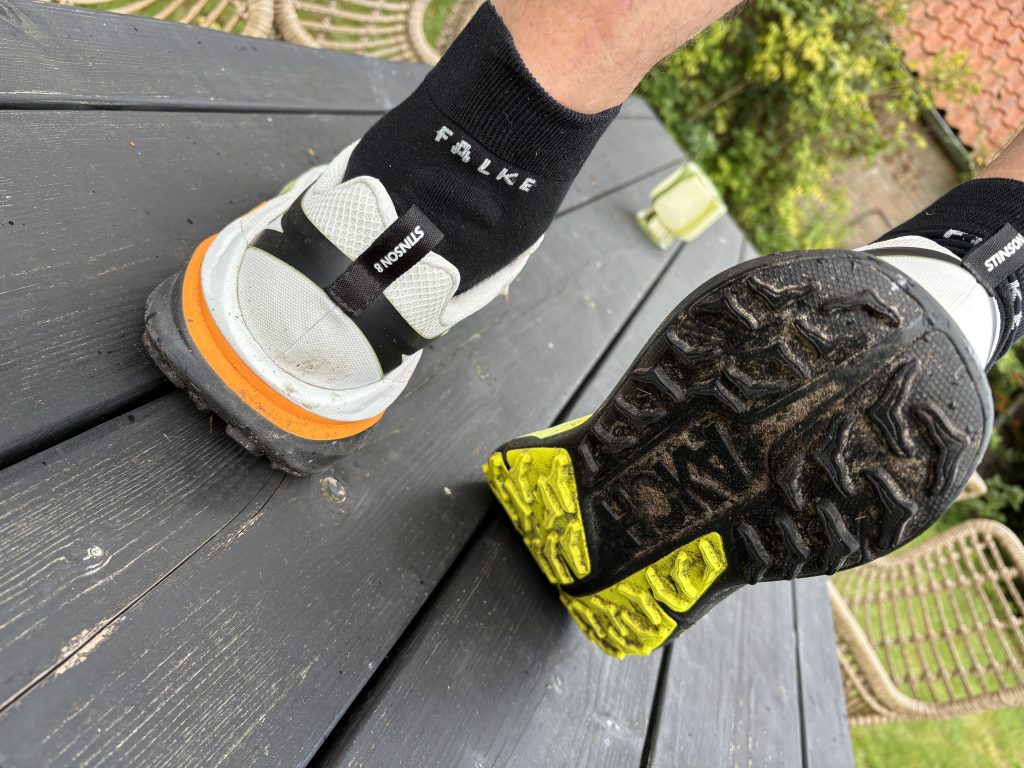 Review HOKA Stinson 8: de perfecte balans tussen weg en trail