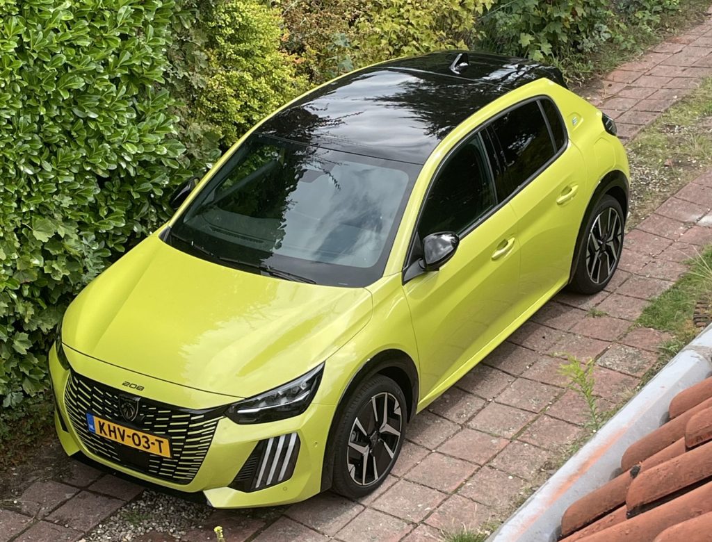 Small Car Talk: Peugeot E-208 GT blijft een lekker eigenwijze auto