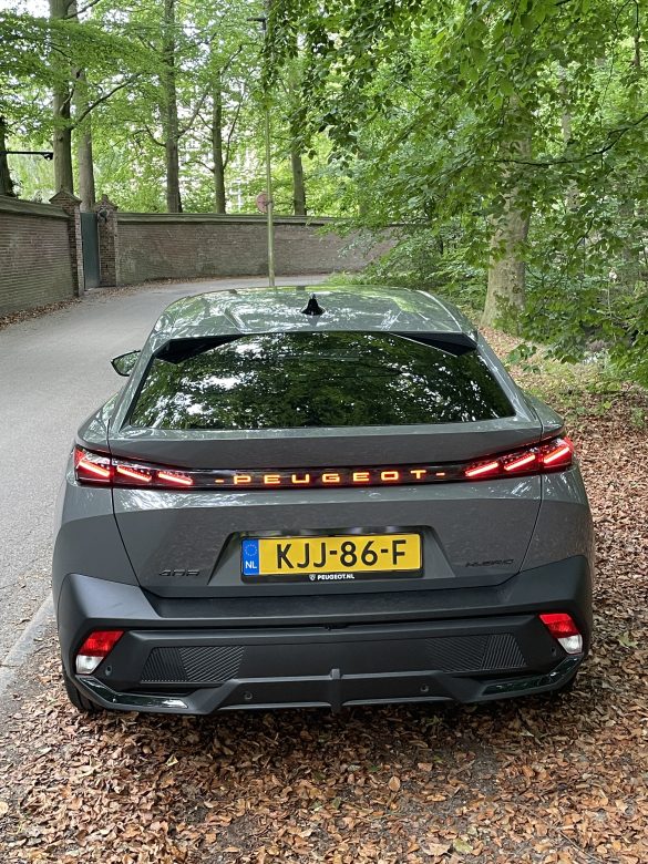 Review Peugeot 408 Hybrid: stijlvol zoeven op z’n Frans Review Peugeot 408 Hybrid: stijlvol zoeven op z’n Frans