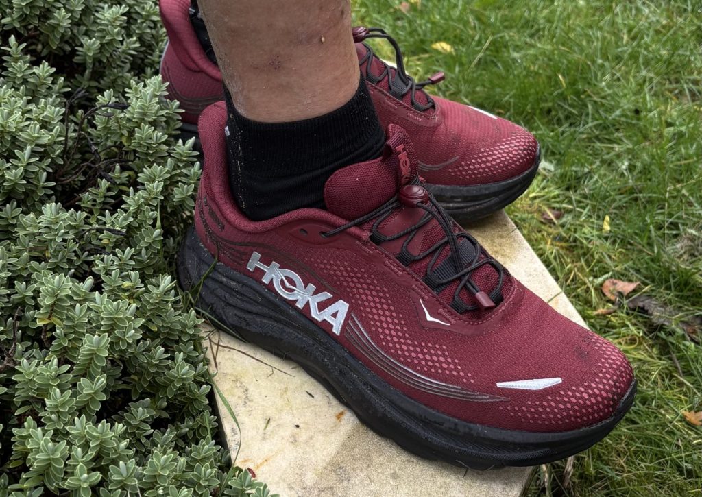 Review HOKA Clifton 11 GTX: voorbereid op natte kilometers